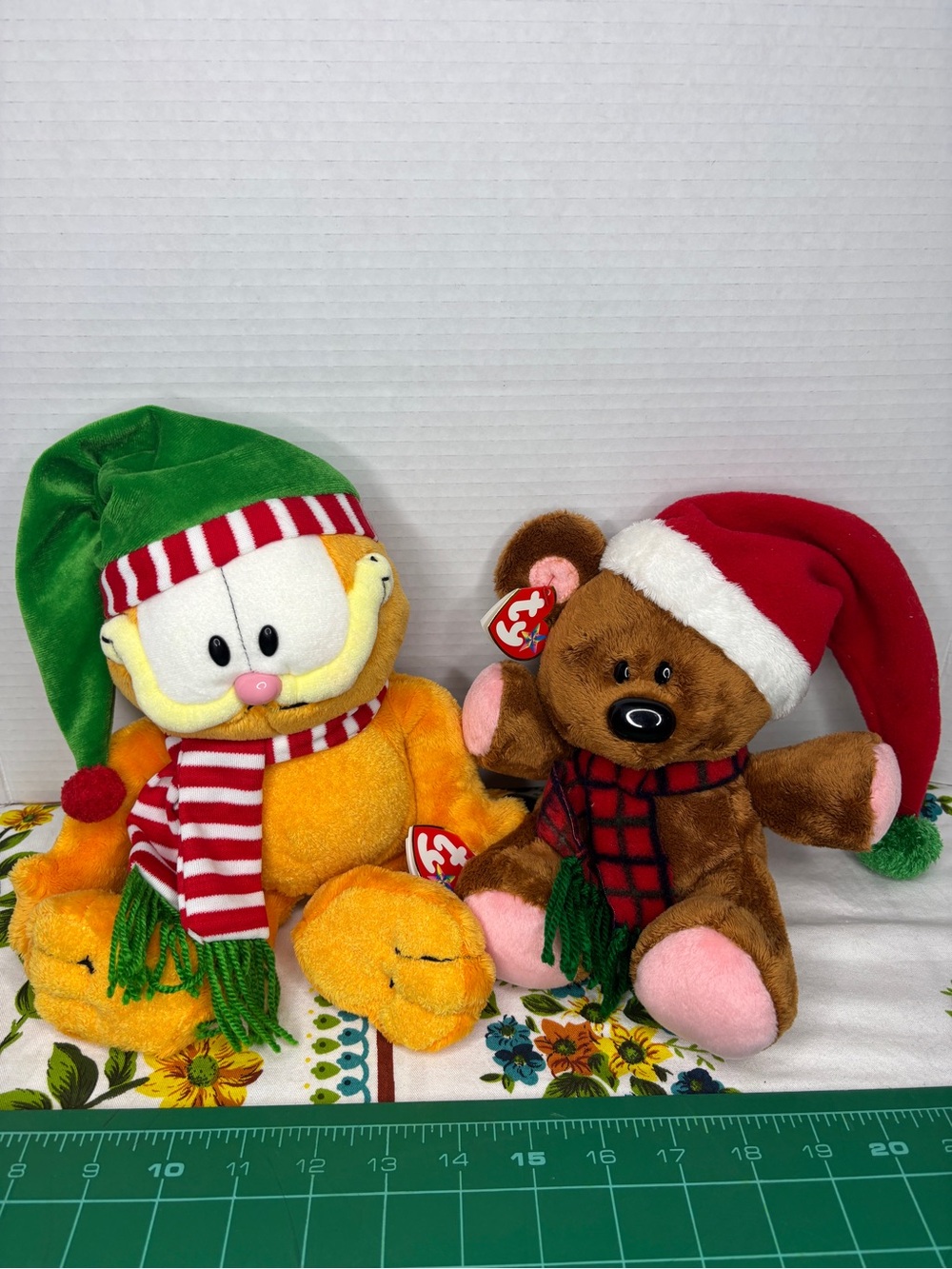 Ty the Beanie Buddies Collection Garfield & Pooky Bear Plush 2000s Holiday Set